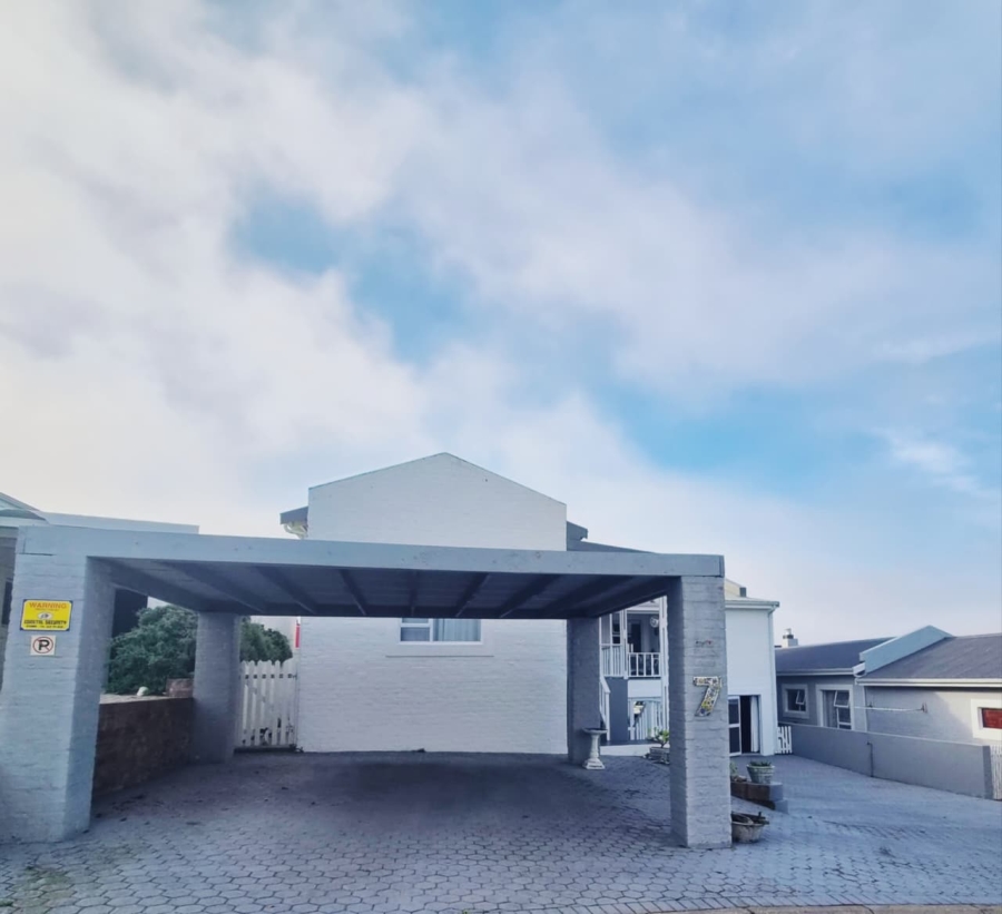 4 Bedroom Property for Sale in Stilbaai Wes Western Cape